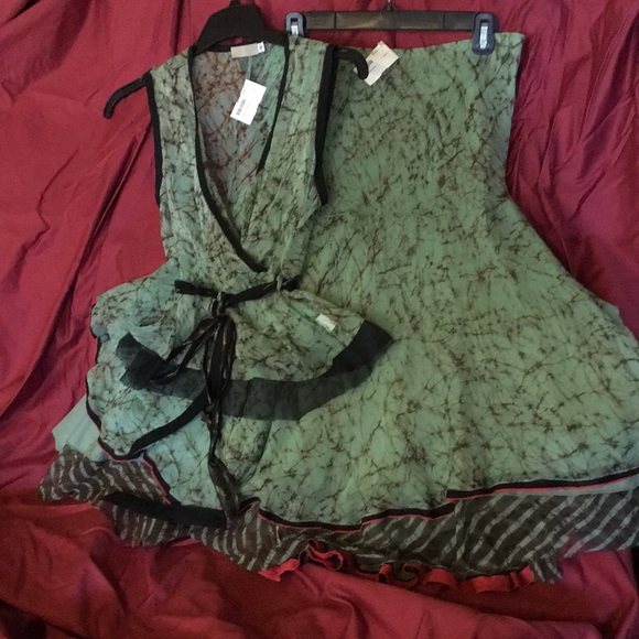 Silk chiffon sleeveless blouse/skirt small tag on - Picture 4 of 4